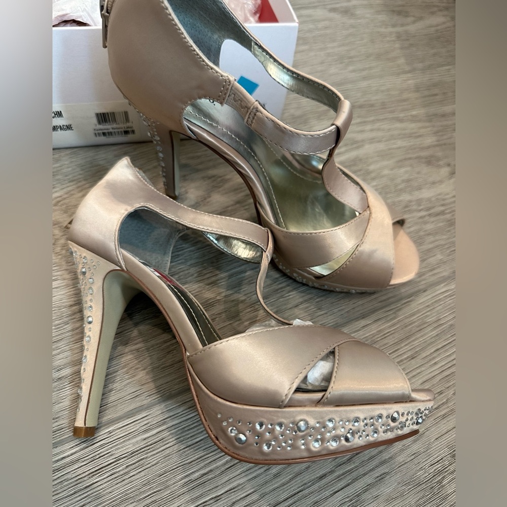 NWT Style & Co. Crystal Embellished Platform Pumps - Champagne Satin